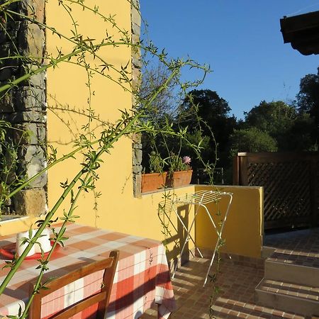 Agriturismo "La Rosa Canina" Bed and Breakfast Lerici Exteriör bild