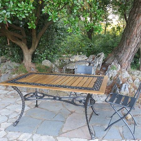 Agriturismo "La Rosa Canina" Bed and Breakfast Lerici Exteriör bild