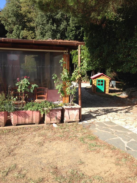 Agriturismo "La Rosa Canina" Bed and Breakfast Lerici Exteriör bild