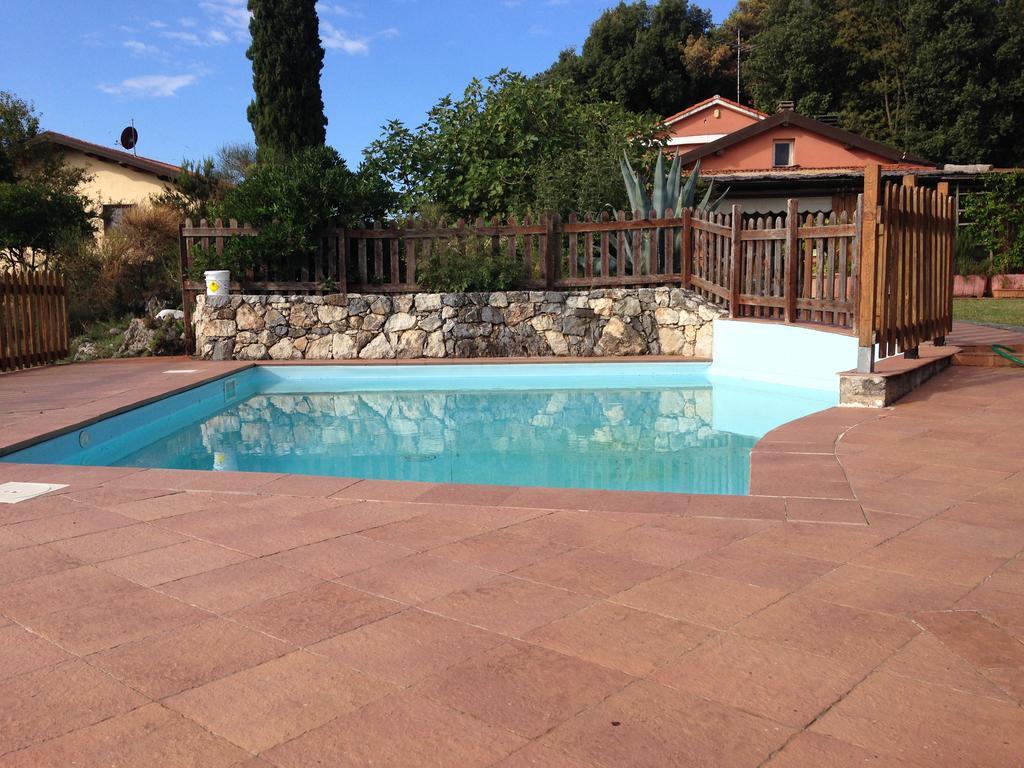 Agriturismo "La Rosa Canina" Bed and Breakfast Lerici Exteriör bild
